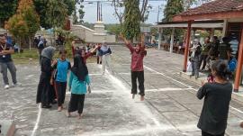 Keceriaan Anak-Anak Kalurahan Grogol Berlomba Permainan Tradisional